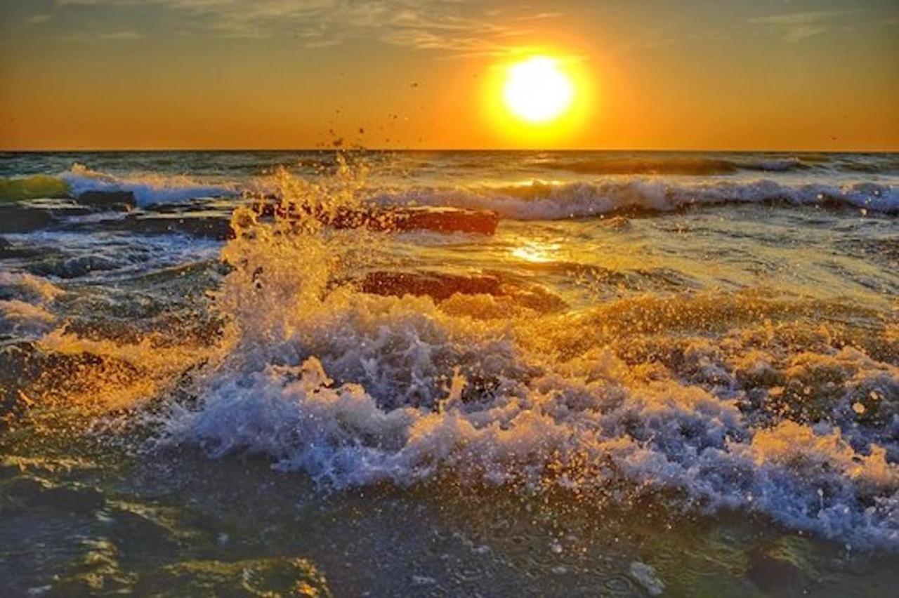 Sunrise Luxury Apartments Неводарі Екстер'єр фото